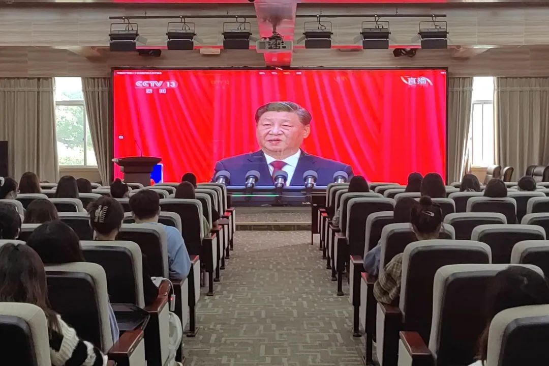 必威体育官网师生党员、团员热议党的二十大报告