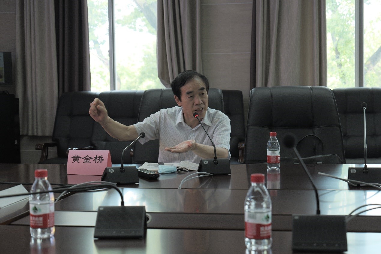 【主题教育】着力把握习近平新时代中国特色社会主义思想的科学体系和精髓要义——必威体育官网举行主题教育专题报告会